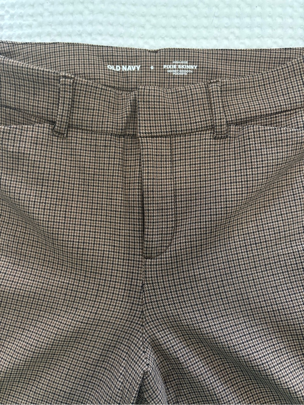 Old Navy Brown Houndstooth Plaid Pixie Ankle Pants - Picture 4 of 4